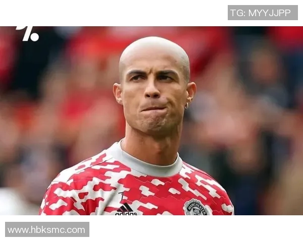 黄色寸头足球球星赛场激情四射引爆全场焦点瞬间